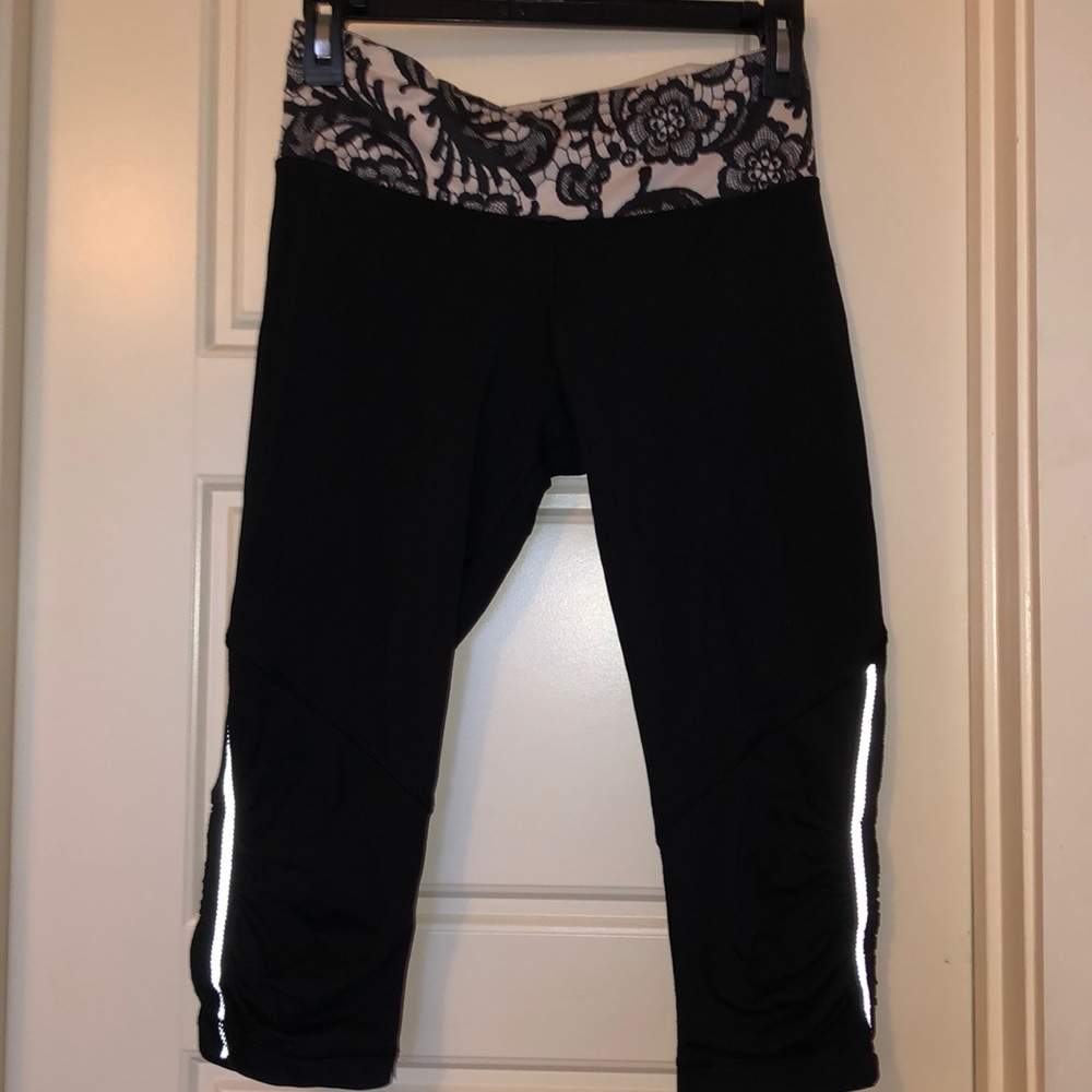 3/4 Lululemon leggings with floral waistband